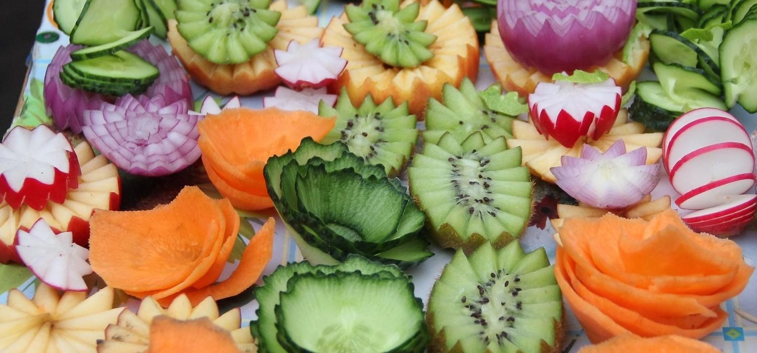 Carving – dekoracyjne krojenie warzyw i owoców | Porady i inspiracje WINIARY