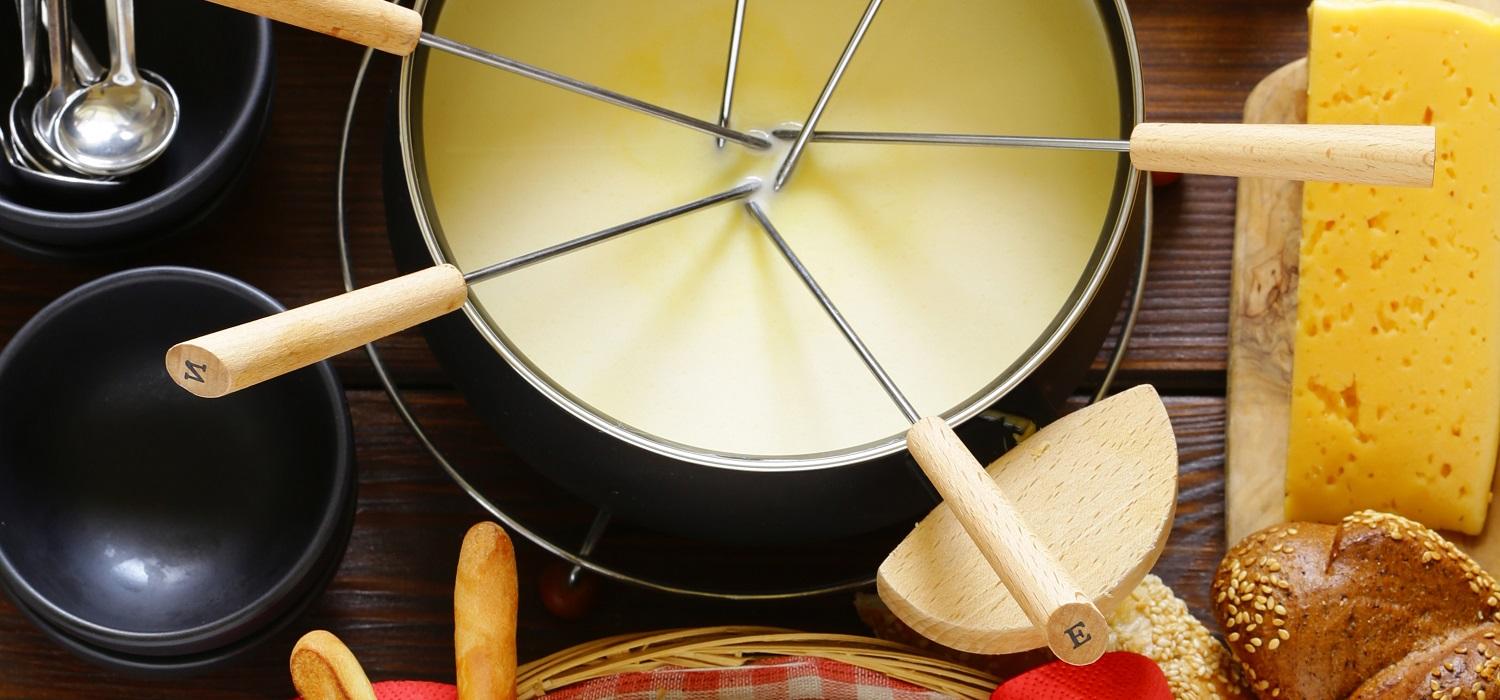 Jak zrobić i podawać fondue serowe?