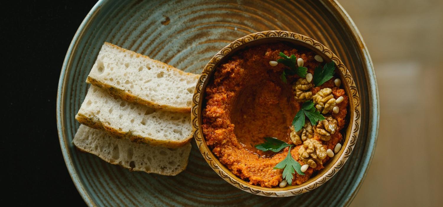 Muhammara — pasta z orzechów i papryki nie tylko do chleba 