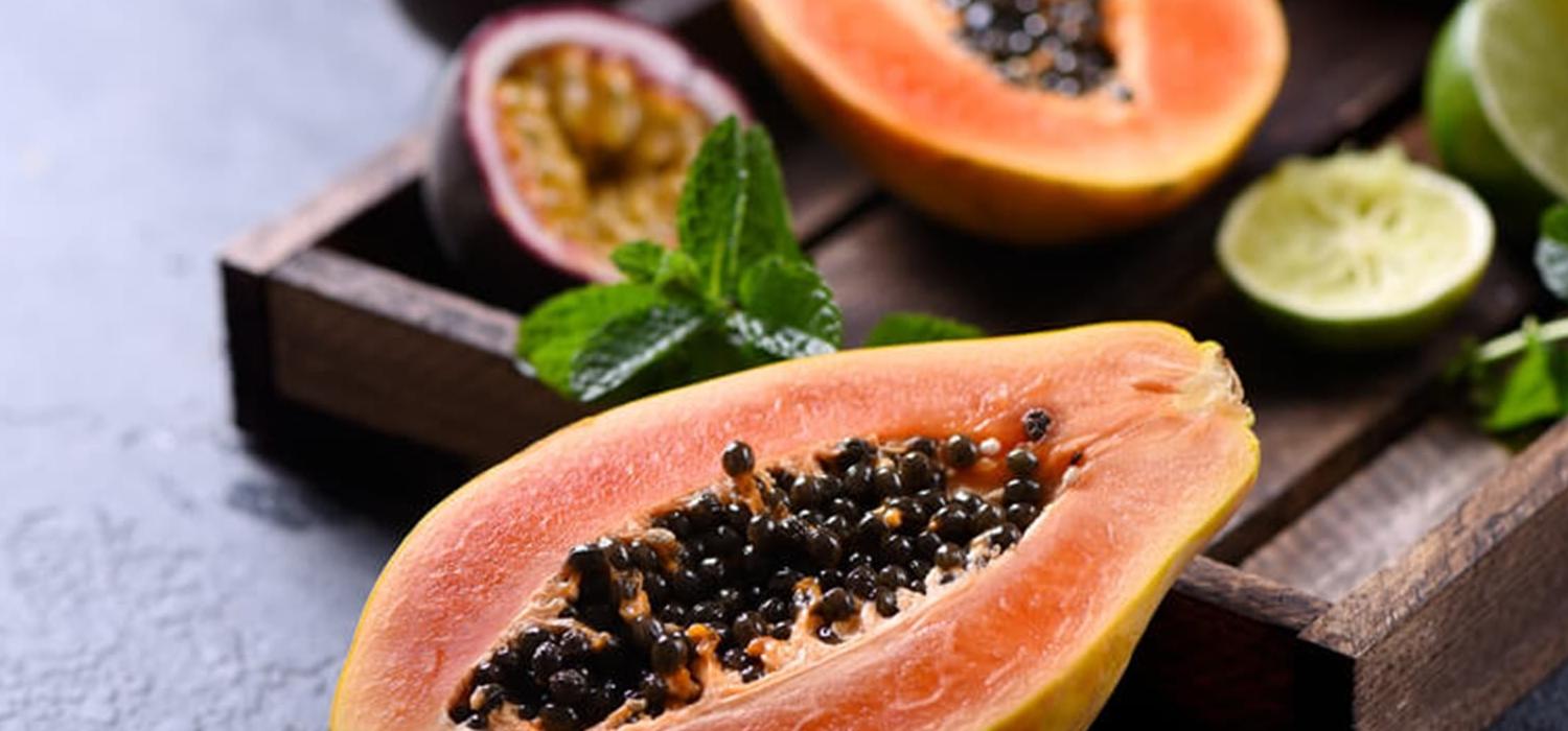 Jak jeść i obierać papaję